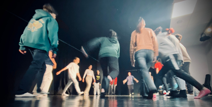 Les ateliers sont ouverts aux adolescents âgés de 12 à 19 ans. Les ateliers sont ouverts aux adolescents âgés de 12 à 19 ans.