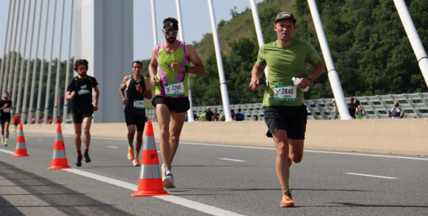 Les coureurs ont eu droit à une température digne d'un mois de juillet. Les coureurs ont eu droit à une température digne d'un mois de juillet.