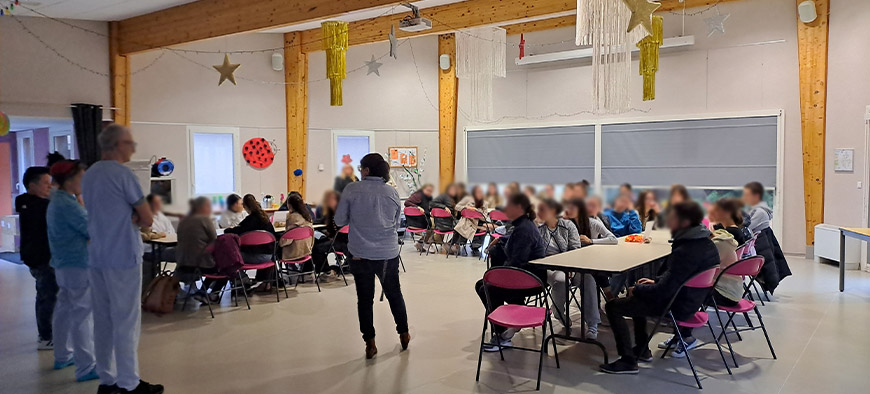 Elèves de la filière ASSP du lycée Querbes et des personnes en recherche d’emploi, à la MAS de Baraqueville 