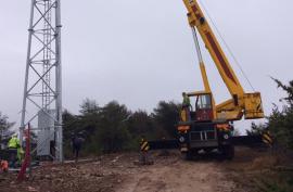 l’installation du pylône du Viala-du-Pas-de-Jaux.