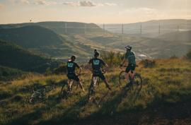 Les participants à cette première manche du Trek UCI Gravel en prendront plein la vue.