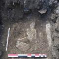 5 : Sépulture mise au jour au sud-ouest de l’ancienne église de Saint-Georges-de-Luzençon (cliché DAA).